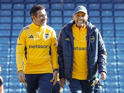Miguel Russo y Juvenal Rodríguez, cuando se reencontró con el plantel de Boca tras la internación de hace dos semanas