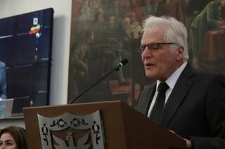 El padre de Miguel Uribe Turbay, el senador asesinado en Colombia, lo reemplazará como candidato presidencial