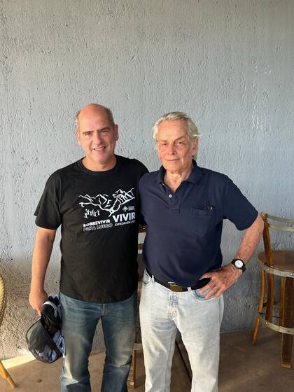 Miguel y Eduardo el día que se conocieron en la ciudad de Mendoza. Miguel antes de subir al Valle de las Lágrimas y Eduardo recién llegado de su visita anual al lugar.