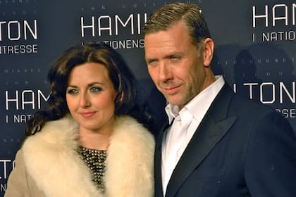 Mikael Persbrandt y su pareja Sanna Lundell