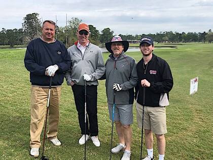 Mike Lewis es el presidente y copropietario de Food Town