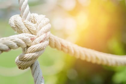 Mike Lucas es un experto forense capaz de determinar quién hizo determinado nudo