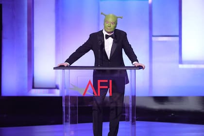 Mike Myers evocó a Shrek en el festejo en honor de su colega y amigo