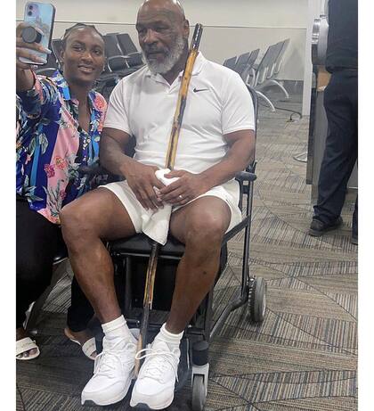 Mike Tyson en el aeropuerto de Miami