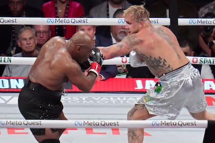 Mike Tyson en su combate de la categoría pesopesado ante Jake Paul en el Estadio AT&T el viernes 15 de noviembre del 2024. (AP Foto/Julio Cortez)