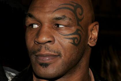 En prisión, Tyson tuvo reclusión de privilegio. El boxeador confesó que no salía mucho de su celda, porque “estaba teniendo tanto sexo que estaba demasiado cansado para ir al gimnasio y hacer ejercicio”.