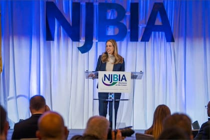 Mikie Sherrill, gobernadora de Nueva Jersey, avanzará con una revisión de permisos entre sus próximos pasos para nuevos negocios