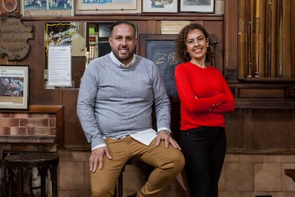 Miklos junto a Damián Cristo, presidente de Zor, Asociación por los derechos del Pueblo gitano/romaní