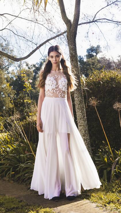 Mila Kartei tiene dos líneas de vestidos, una a medida y otra en base a una colección anual de perchero