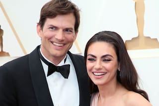 Ashton Kutcher habló de los rumores que indican que ni él ni Mila Kunis se bañan