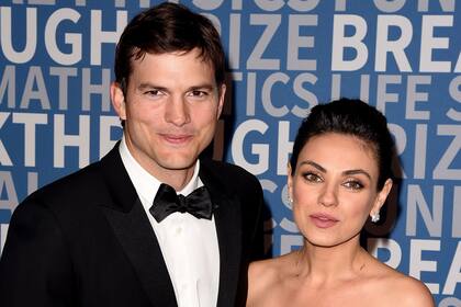 Mila Kunis y Ashton Kutcher solo bañan a sus hijos cuando es estrictamente necesario