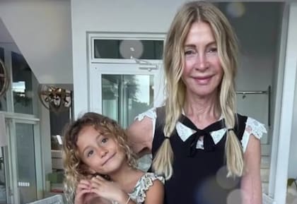 Mila Yankelevich junto a su abuela, Cris Morena