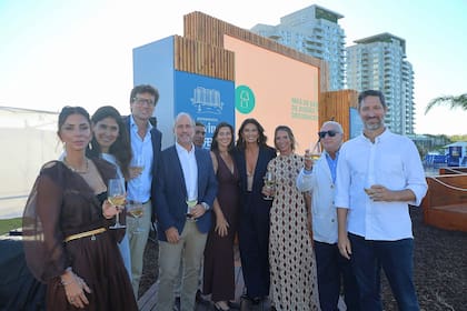 Milagros Brito, Teresa de Elizalde, Santiago Traynor, Gervasio Marques Peña, Mariana Kratochwil, Mariana Arias, Constanza Brito, Norberto Frigerio y Francisco Seghezzo