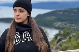 Iba en bicicleta, cayó tras chocar contra la puerta de un auto, la atropelló un colectivo y murió