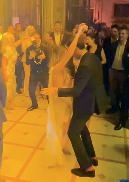 Milagros y
Máximo a puro baile
en la pista.