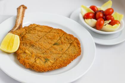 Milanesa con hueso de bife de chorizo de Sottovoce