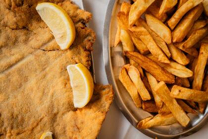 Milanesa con papas fritas de El Imparcial