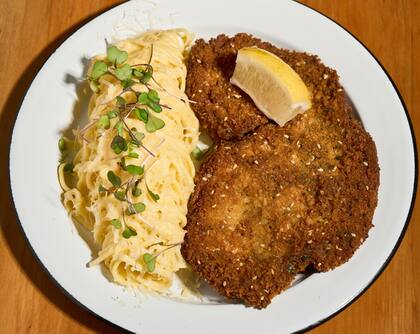 Milanesa de melena de león con cacio e pepe de Funga