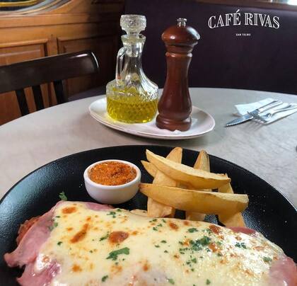 Milanesa, imprescindible en una carta de restaurante argentino.