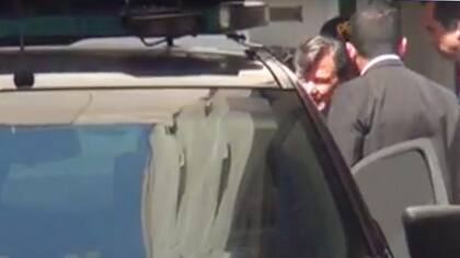 Milani ayer al salir detenido del juzgado; hubo un gran operativo para preservarlo de las cámaras