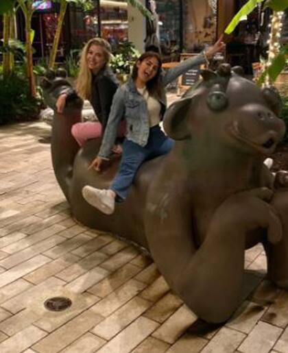 Milca Gili junto a Silvina Luna, en uno de los recuerdos que atesora la modelo de su amiga