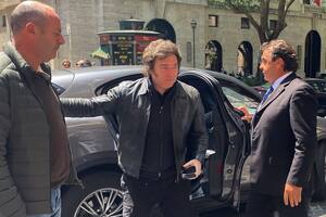 Milei aprueba decreto que permite a extranjeros pedir la nacionalidad si realizan "inversiones...