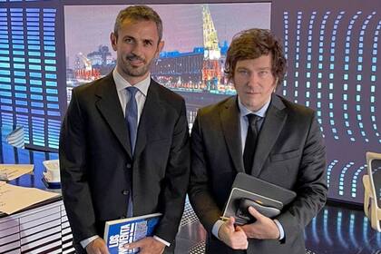 Milei, con Martín Menem, su candidato en La Rioja, que tuvo un desempeño decepcionante para las expectativas que había creado