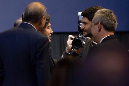 Milei con Pullaro, Javkin y el presidente de la Bolsa de Rosario