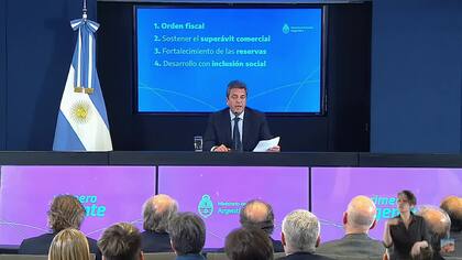 Milei criticó los ejes presentados por Massa.