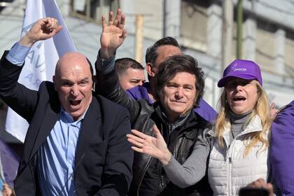 Milei defendió a José Luis Espert y calificó la denuncia en su contra como "chimento de peluquería"