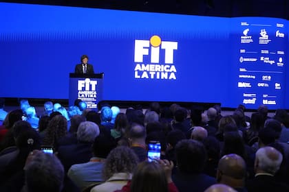 Milei reclamó por las reformas laboral y fiscal tras regresar de EE.UU. - Image 2