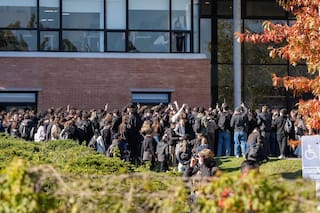 Así fue la visita de Milei a la Universidad de San Andrés: hermetismo, seguridad y sorpresa entre los alumnos