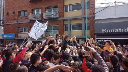 Milei en Olavarría, junto a su hermana Karina, la jefa de su campaña
