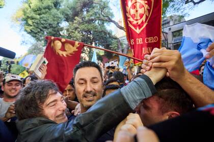 Milei en su recorrido proselitista en la provincia de Mendoza