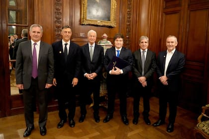 Milei en un encuentro organizado por JP Morgan, junto con Pablo Quirno y Luis Caputo