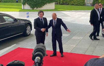 Milei fue recibido por Scholz en Berlín (Elisabetta Piqué)