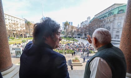 Milei invitó al líder indio Narendra Modi a salir al balcón de la Casa Rosada