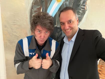Milei junto a Adorni, en la quinta de Olivos