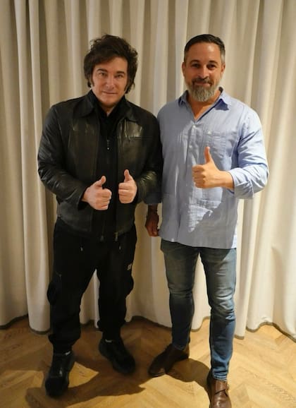 Milei junto al diputado español Santiago Abascal, en Madrid