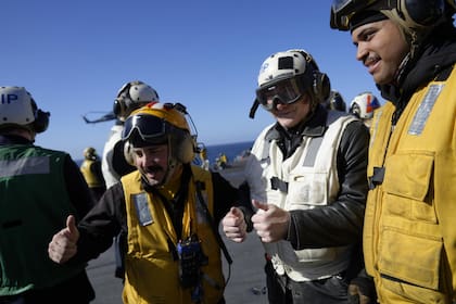 Milei participo de ejercicios navales combinados a bordo del portaaviones USS Nimitz de Estados Unidos