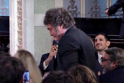 Milei se emocionó con el discurso de Jesús Huerta de Soto