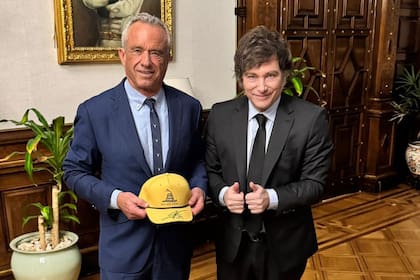Milei se reunió con el secretario de Salud y Servicios Humanos de Estados Unidos, Robert Kennedy Jr.