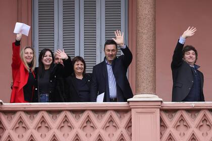 Milei, su hermana Karina y Patricia Bullrich, entre otros funcionarios; los tres tienen pedido de captura en Venezuela