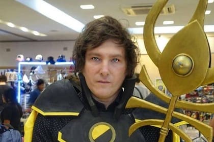 Milei, vestido como el General Ancap.