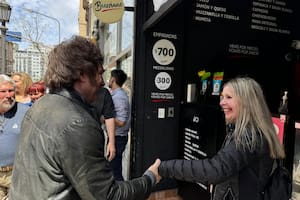 Milei visitó hoy el local de empanadas en el que se refugió el influencer Franco Antúnez, conocido en las redes sociales como Fran Fijap