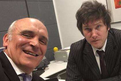 José Luis Espert y Javier Milei, tapados por el reggaetón en una plaza de Malvinas Argentinas