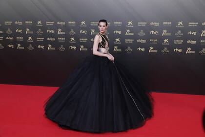 Milena Smit en la alfombra roja de los Premios Goya 2022