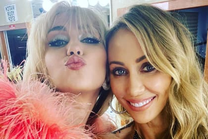 Miles Cyrus junto a su madre Tish