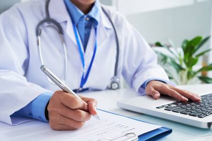 Miles de beneficiarios del DACA podrían perder su cobertura de salud