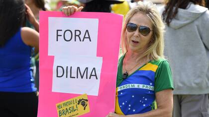 Miles de brasileños salen a las calles a pedir la destitución de Dilma